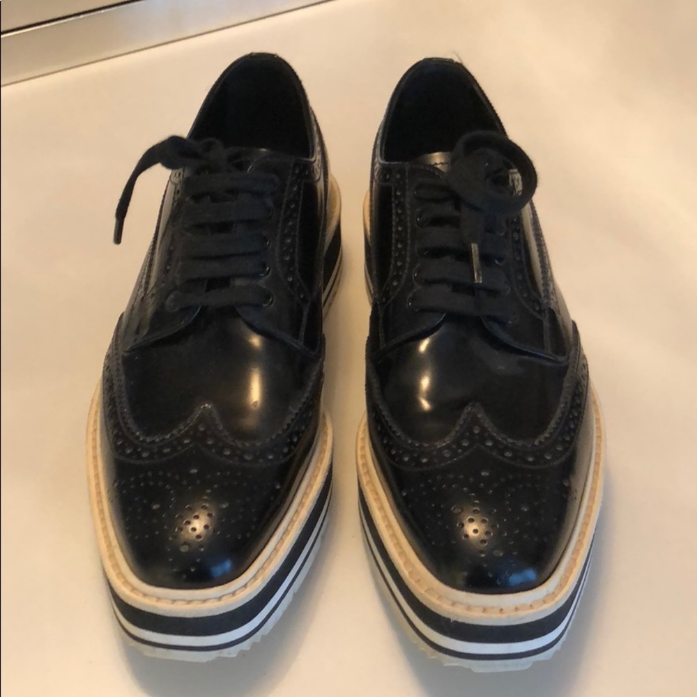 Prada - Picture 2 of 3